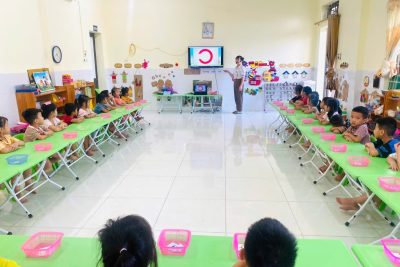 HOẠT ĐỘNG: LÀM QUEN VỚI NÉT CONG PHẢI, NÉT CONG TRÁI, NÉT THẮT TRÊN. 🌟